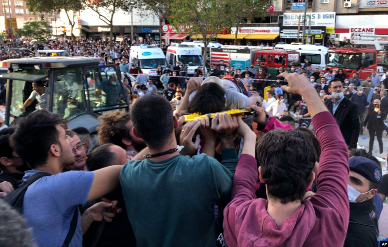 Fotoğraflarla İzmir Depremi