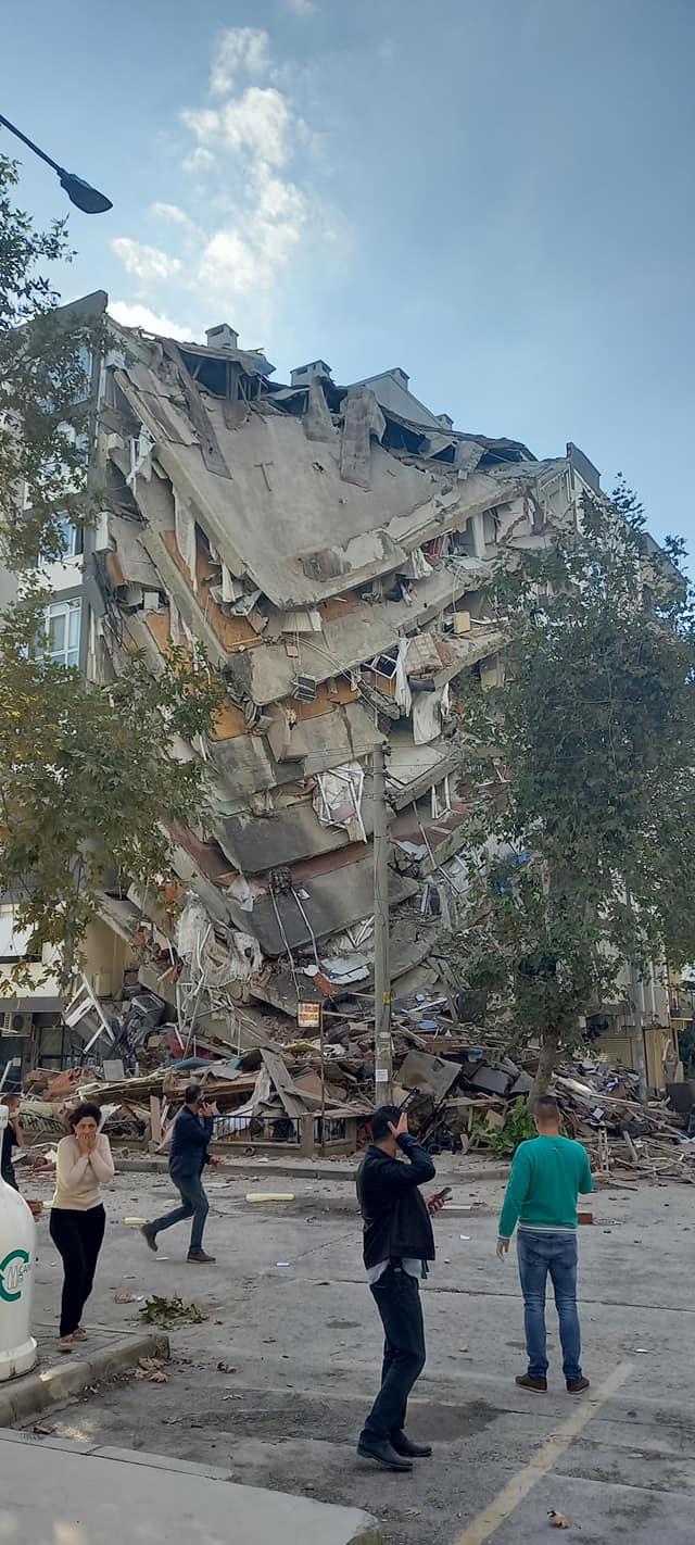 Fotoğraflarla İzmir Depremi