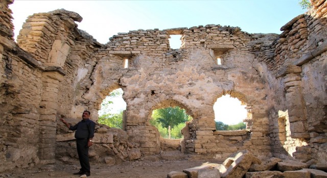 Bir dönem cami ve hastane olarak kullanılmış tam bin 200 yıllık