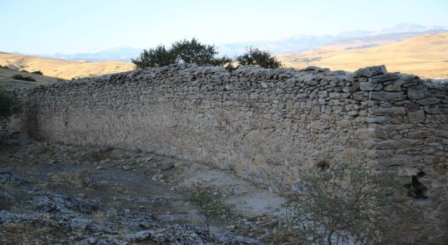 Elazığda zamana direnen 800 yıllık manastır restore edilmeyi bekliyor