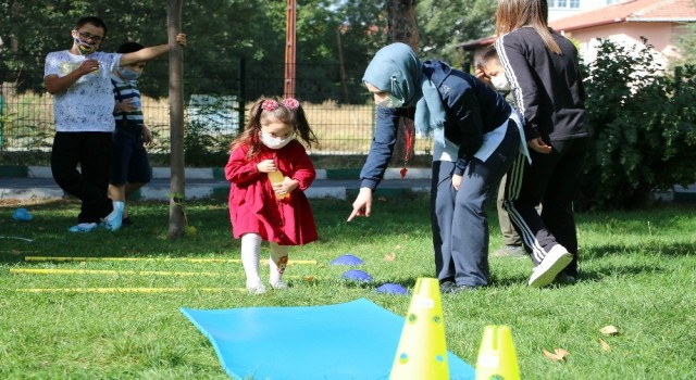 Özel çocuklar özel eğitim merkezinde terapi oluyor