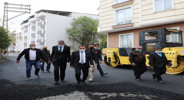 Vali, Belediye Başkan vekili Öksüz, asfalt çalışmalarını yerinde gördü