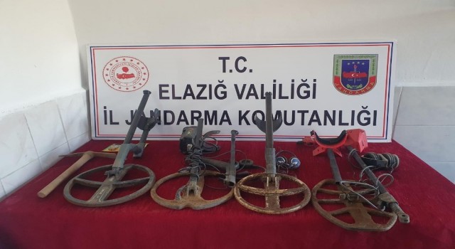 Elazığda kaçak kazı yapan 4 şüpheli yakalandı