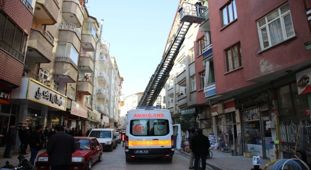 İtfaiye camı kırıp içeri girdi, 56 yaşındaki kadının cansız bedeniyle karşılaştı