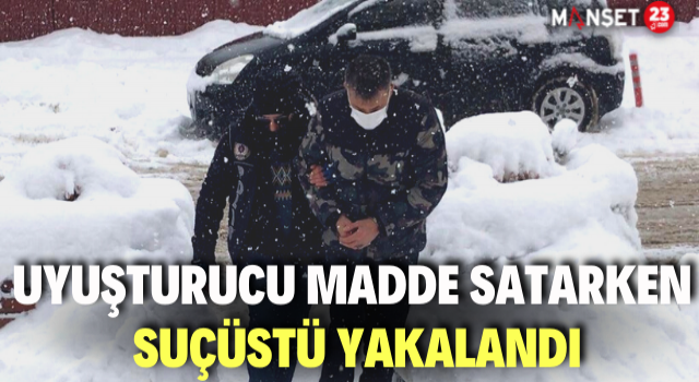 Uyuşturucu Madde Satarken Suçüstü Yakalandı