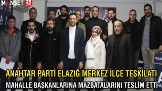 ANAHTAR PARTİ ELAZIĞ MERKEZ İLÇE TEŞKİLATI MAHALLE BAŞKANLARINA MAZBATALARINI TESLİM ETTİ